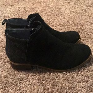 Toms suede booties